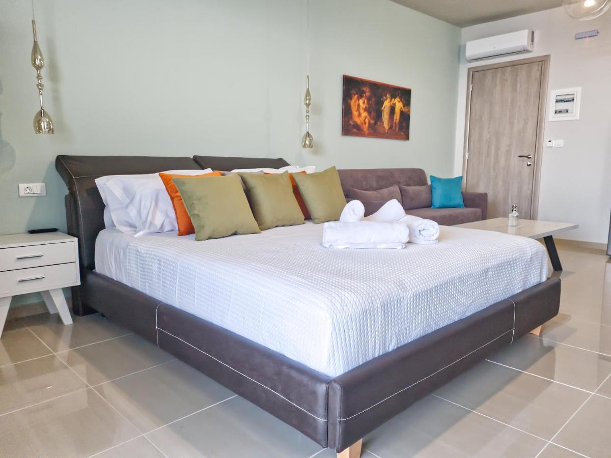 Epipleon Luxury Suites -105- Δωμάτιο 35Τμ Με Βεράντα 35Τμ Μπροστά Στη Θάλασσα Nafpaktos Luaran gambar